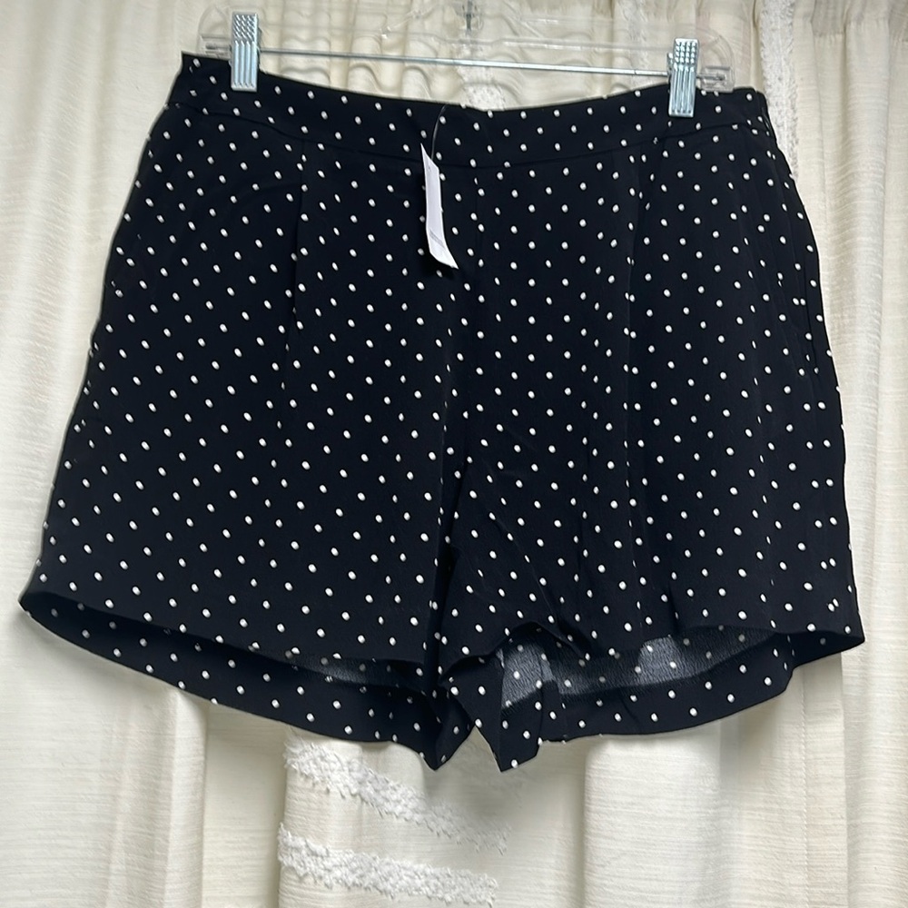 NWT Loft size 8 side zip shorts Black with white pindots